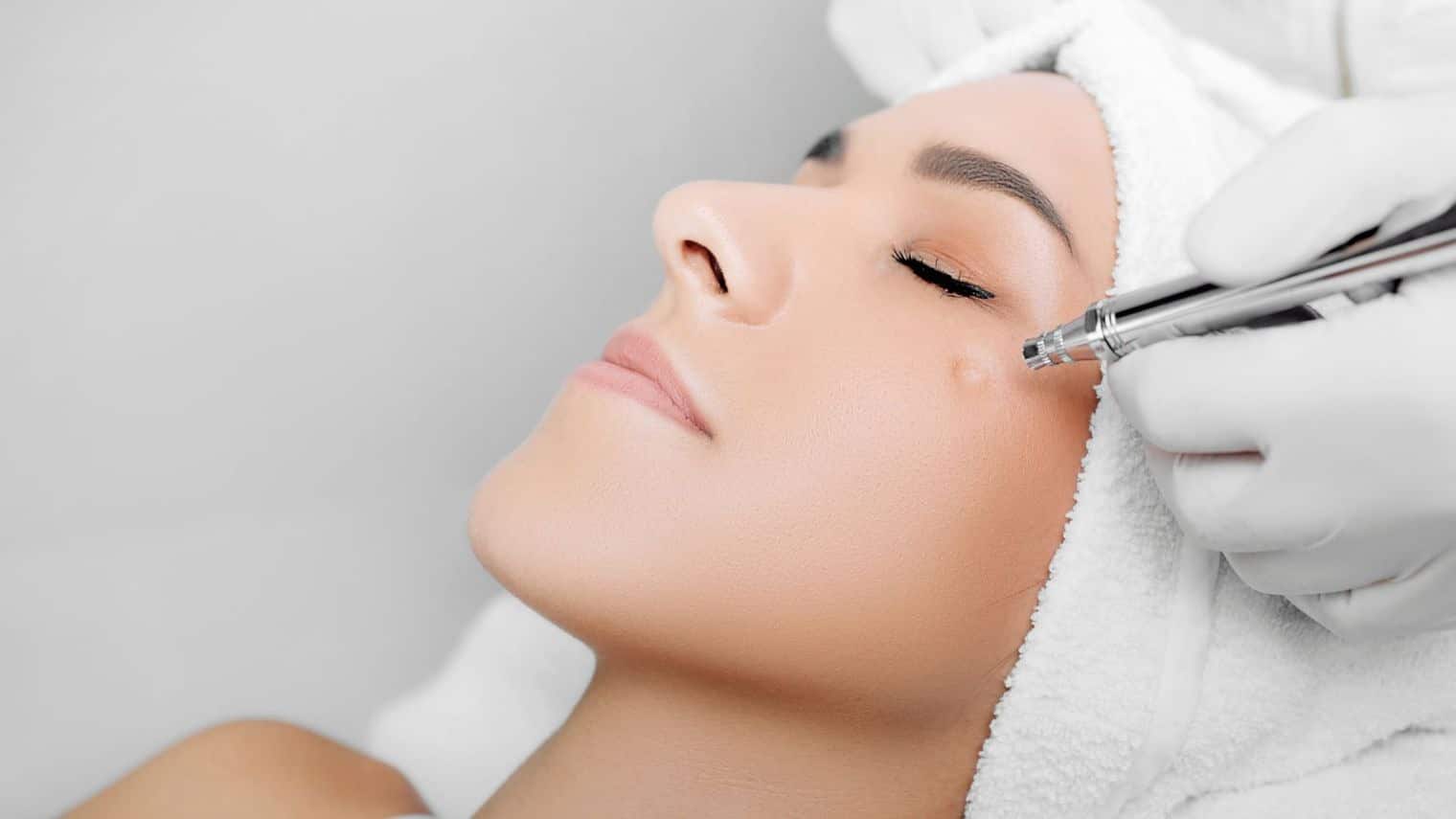 6747700f0191ef782b487ddd_optimized_1520_c1520x855-0x0 Facial Services